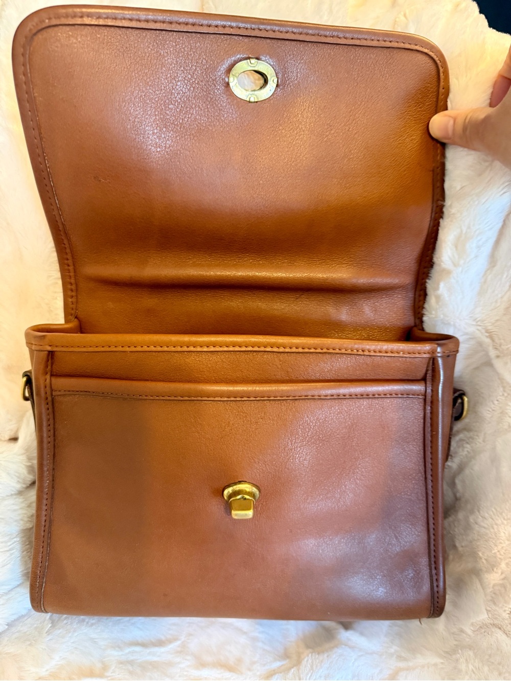 Vintage Coach Court bag in British Tan 9870 - Picture 11 of 16